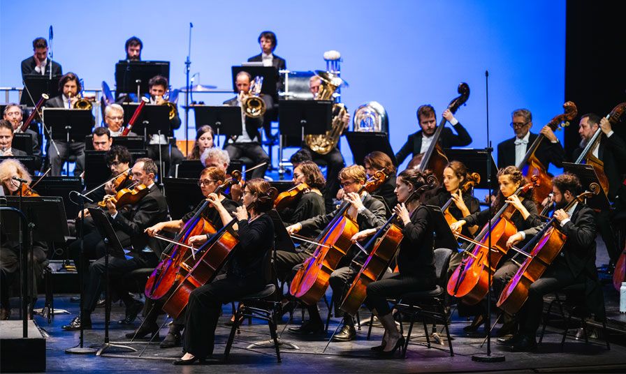 L'orchestre cherche et trouve autour du monde