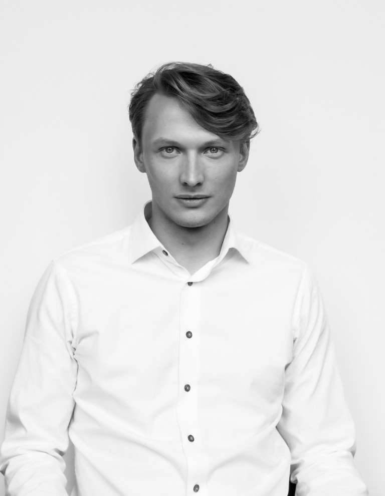 Filipp Varik, ténor